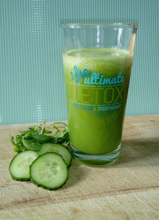Detoxifying green juice for yoga workshop